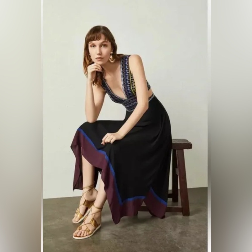 New BCBG Maxazria embroidered cut out Handkerchief hem maxi dress SZ 10
